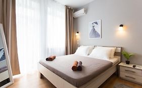 New Studio Near Metro Yaroslava Mudroho, Universytet - Chernyshevska Str 95-1